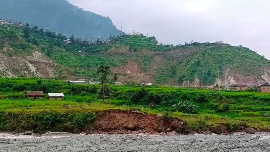बाजुराका खोलाहरुमा बाढी, जोखिममा बस्ती