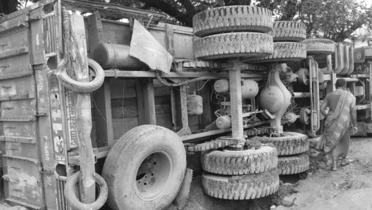 Four injured in a truck accident in Chure