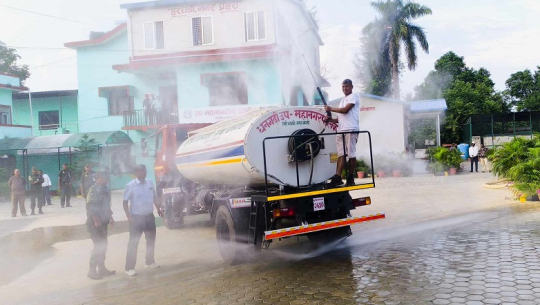 अब धनगढीका सडक सफा गर्न र बिरुवालाई पानी हाल्न ‘रोड वासर’
