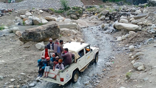 भारतबाट आएकालाई सदरमुकाम मार्तडीबाट बाजुराको उत्तरी क्षेत्रमा रहेका स्थानीय तहमा लगिदै