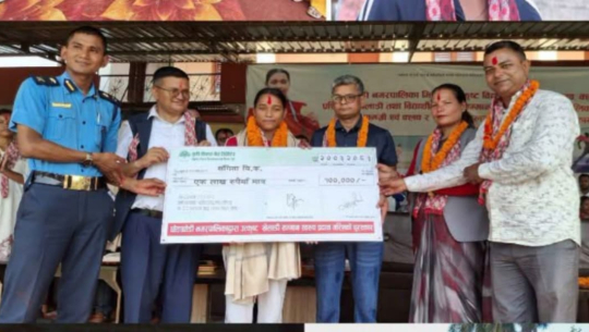 कैलालीको घोडाघोडी नगरपालिकाद्वारा कीर्तिमान कायम गर्न सफल खेलाडी सम्मानित