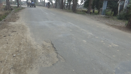 धनगढी चक्रपथ, कालोपत्रे गरेको ७ महिनामै भत्कीयोे