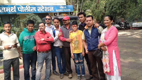 भारतमा अलपत्र परेका डोटीका एक बालकको उद्धार गरि आफन्तको जिम्मा