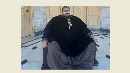 साढे चार सय किलोका यी मान्छेलाई चाहियो १ सय किलोकी श्रीमती