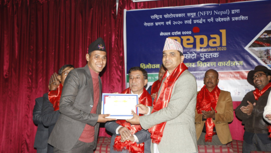 बैतडीका पत्रकार विष्ट पुरस्कृत