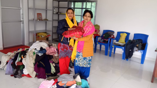 धनगढीको कपडा बैंकलाई तीन सय थान कपडा दान