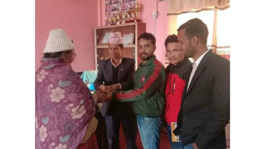 घोडाघोडी क्याम्पसका विद्यार्थीद्वारा क्यान्सर पीडितलाई आर्थिक सहयोग