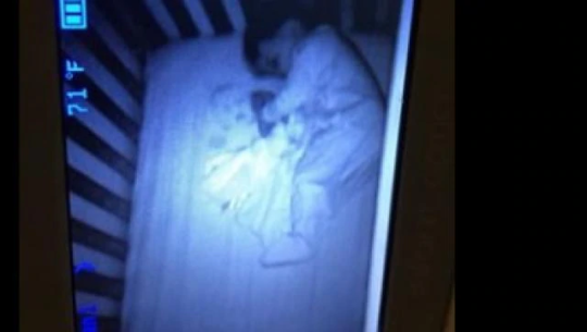 सिसिटिभीमा रातमा बच्चासँग भूतको बच्चा सुतेको देखिएपछि ...