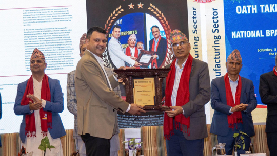 हिमालयन डिस्टिलरी सर्वोत्कृष्ट गोल्ड पुरस्कारबाट सम्मानित