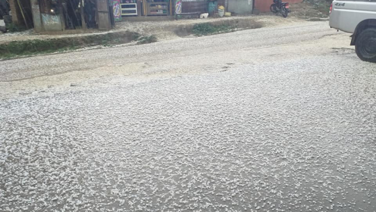 डडेल्धुरामा असिना पानी