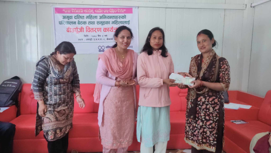 धनगढी र गौरीगंगामा व्यवसाय गर्न महिला समूहलाई बिउपुँजी प्रदान