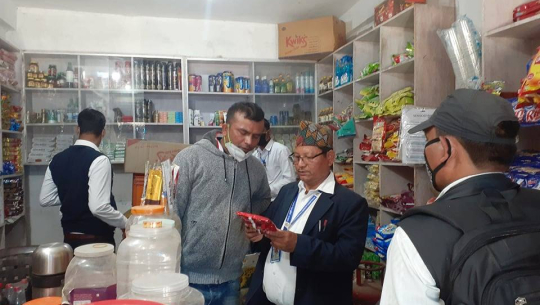 धनगढीका दुई पसल सञ्चालकलाई कारवाही, ३० हजार जरिवाना