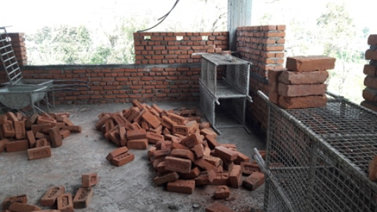 कैलालीको लम्कीचुहा नगरपालिकाको भवन निर्माणमा दुई नम्बरी ईटा प्रयोग
