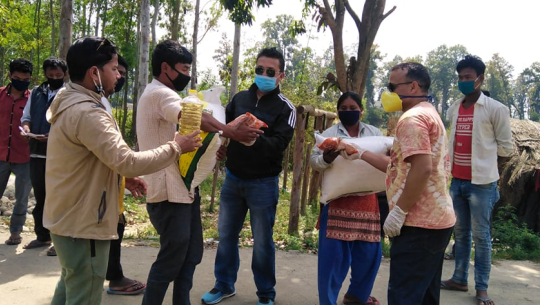 धनगढीका ९४ परिवारलाई खाद्यान्न वितरण