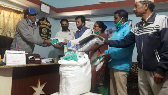 कांग्रेस डडेल्धुराद्वारा सातै स्थानीय तहलाई मास्क सहयोग