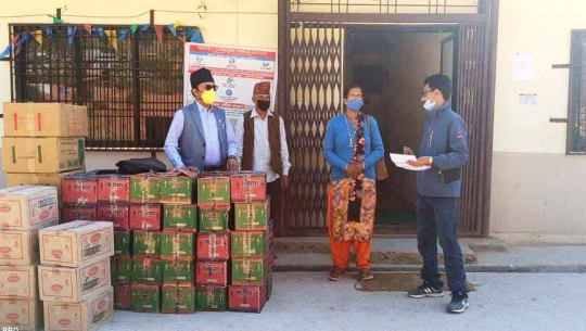 डोटीका चार स्थानीय तहलाई २३ लाख बराबरको स्वास्थ्य सामग्री हस्तान्तरण