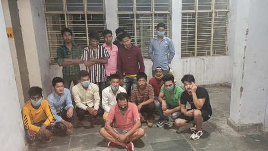 भारतमा अलपत्र नेपालीको गुनासोः यहाँ भारतीय प्रहरी हामीलाई हेप्छन्, धम्क्याउँछन्