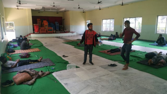 धनगढी क्वारेन्टाईनमा राखिएका मजदुरको गुनासो :हामीले भोकै मर्नुपर्ने हो ?