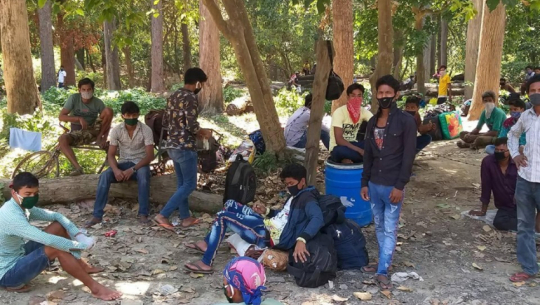 स्वदेश फर्किन गौरीफन्टा नाका पुगेका मजदुरलाई भारतीय क्वारेन्टाईनमा राखियो