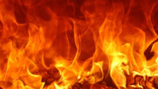 बझाङमा विद्युत सर्ट हुँदा एक घरमा आगलागी