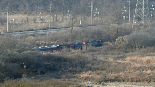 उत्तर कोरियाले दक्षिण कोरियासँग जोडिएको सडक र रेलमार्ग बन्द गर्‍यो