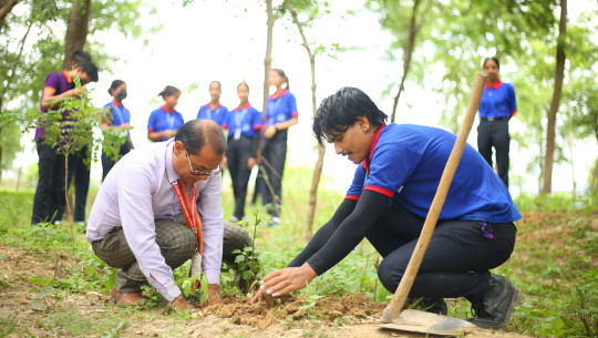 एसपीए कलेजले धनगढीमा तीन हजार बढी विरुवा रोप्यो