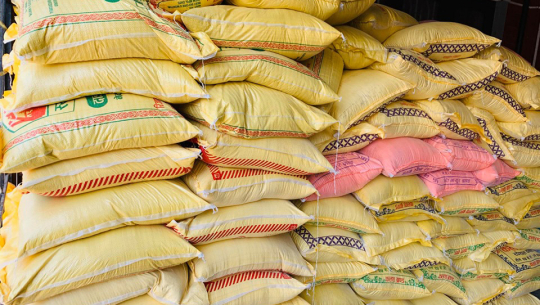 बाजुराको बुढीगंगालाई खाद्यान्न सहयोग