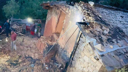 बैतडीको एक घरमा आगलागी