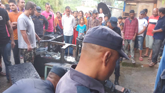 बैतडीको एक सुनचाँदी पसलमा आगलागी