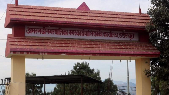 अमरगढीको ढिलाइका कारण दुःख पाउँदै विद्यार्थी, ३ महिनासम्म दिएन स्कुल बस  