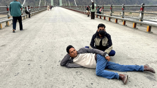 चिसापानी–कुइने सडक निर्माणको माग गर्दै कैलालीका एक युवा अनशनमा