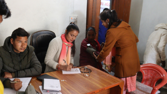 बाजुराका दुर्गम गाँउमा आयुर्वेद उपचार सेवा