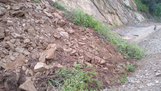 डोटीको सिलगढी–बझाङ जोड्ने सडक अवरुद्ध