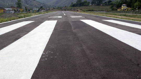 स्तरोन्नतिको काम सम्पन्न : जहाजको पर्खाइमा दिपायल विमानस्थल