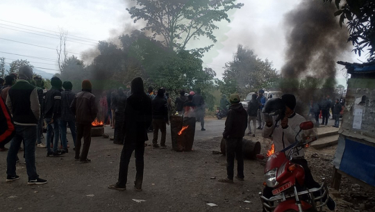 कञ्चनपुरमा भारतीय गाडीको ठक्करबाट एकजनाको मृत्यु भएपछि राजमार्ग अवरुद्ध