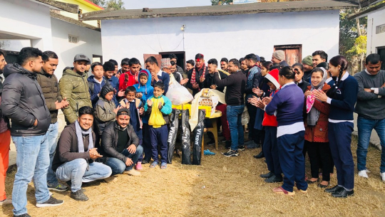 जन्मदिनको अवसरमा दृष्टिविहीन विद्यार्थीलाई सहयोग