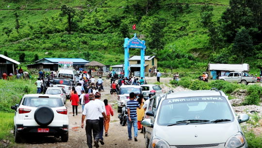 सुदूरपश्चिममा चलायमान भइरहेको आन्तरिक पर्यटनमा ट्राफिक प्रहरीको अवरोध !