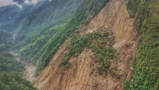 बाजुरामा पहिरोमा परेर ४ जना घाइते, १५  गोरु मरे २६ बेपत्ता