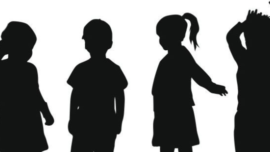 बैतडीमा आमाबुवा गुमाएका पाँच बालबालिका समस्यामा