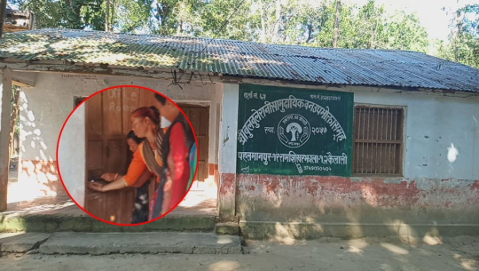 घोडाघोडीमा एक सामुदायिक वनको कार्यालयमा तालाबन्दी
