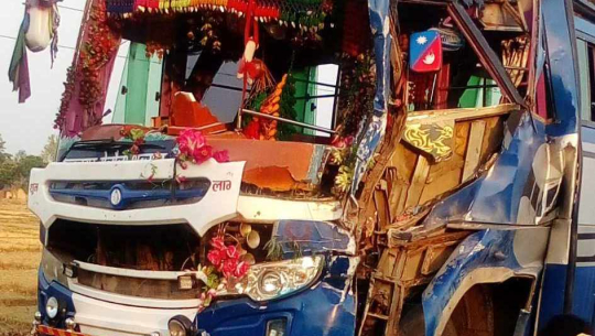 बैतडीबाट शैक्षिक भ्रमणमा गएको बस बर्दियामा दुर्घटना