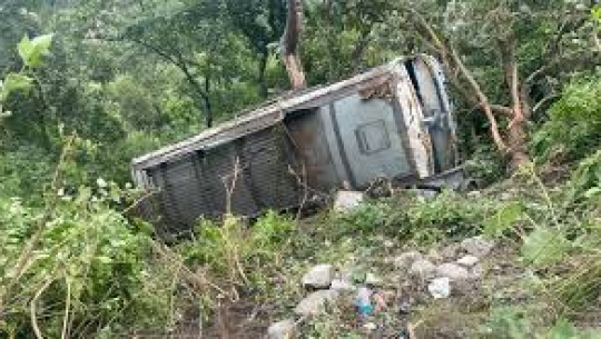 काठमाडौंबाट धनगढीका लागि छुटेको बस बाँकेमा दुर्घटना