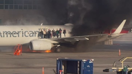 अमेरिकी विमानमा इन्जिनमा आगलागी हुँदा १२ जना घाइते