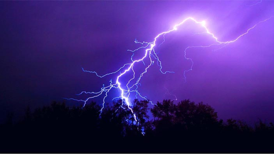 अछाममा चट्याङ लागेर २ जना घाइते