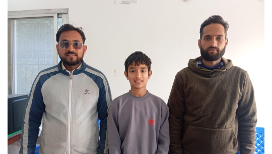 एल एस कङ्गरिट एण्ड ब्लक उद्योगका संचालकद्वारा कपडा  सहयोग