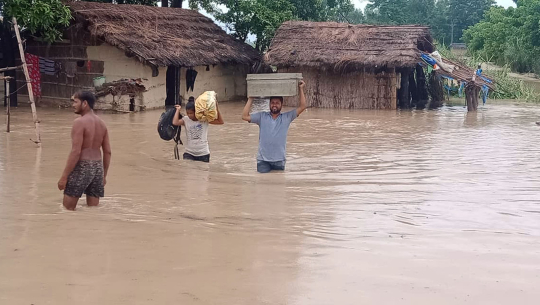 कैलालीकाे टीकापुरमा ४२ वर्षपछि भारी वर्षा, ३० घर भत्किए