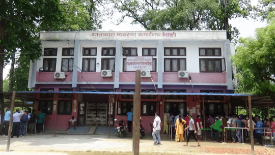 धनगढी यातायातमा बिचौलियाको बिगबिगी, १३ सय लाग्ने काममा १५ हजार असुली