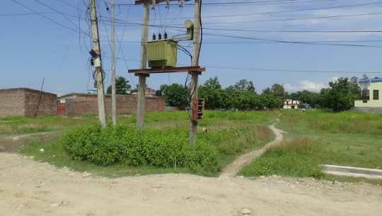 अव्यवस्थित विद्युतीकरणले कुरुप बन्दै धनगढी, दुर्घटनाको जोखिम बढ्दो