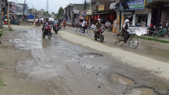 धनगढीमा मुख्य सडककै दुर्दशा