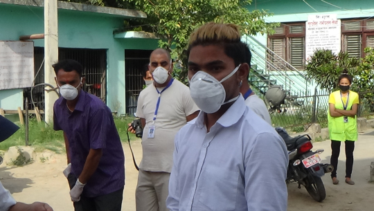 १६ दिनमा कोरोनालाई जितेर घर फर्किए कैलालीका संक्रमित युवक